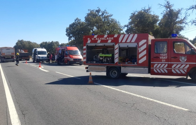 Colisão no IC1 em Vale da Eira provoca ferimentos ligeiros a pai e filho