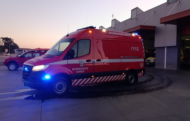 Bombeiros de Sines contam com nova ambulância de socorro