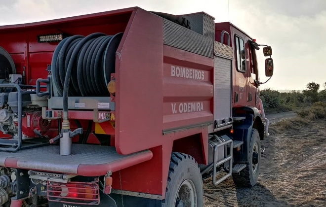 Está dominado o incêndio que deflagrou esta tarde em Odemira