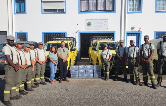 Rotary Club de Sines ofereceu garrafas de água aos sapadores florestais da associação AMFALA