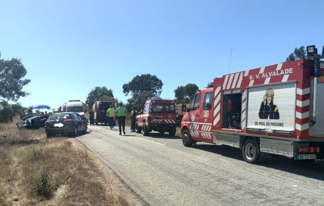 Colisão provoca seis feridos na EN390 perto de São Domingos no concelho de Santiago do Cacém