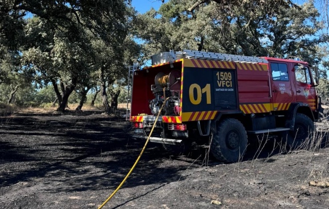 Está dominado o incêndio que deflagrou esta tarde em Vale Seco no concelho de Santiago do Cacém