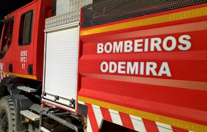 Bombeiros combateram incêndio perto de São Luís no concelho de Odemira