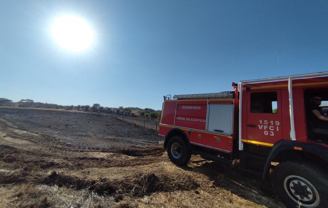 Bombeiros combateram incêndio no Monte dos Álamos no concelho de Ourique