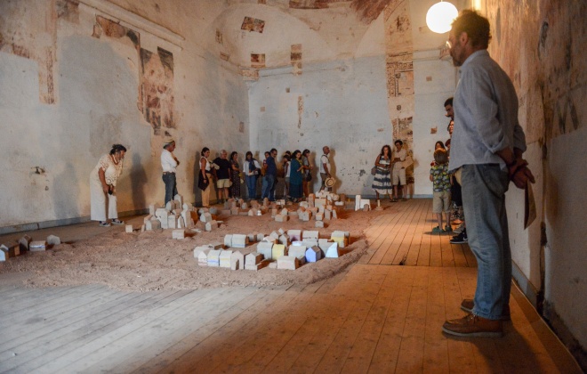 Instalação Aldeias Imaginárias foi inaugurada na Igreja da Misericórdia em Odemira