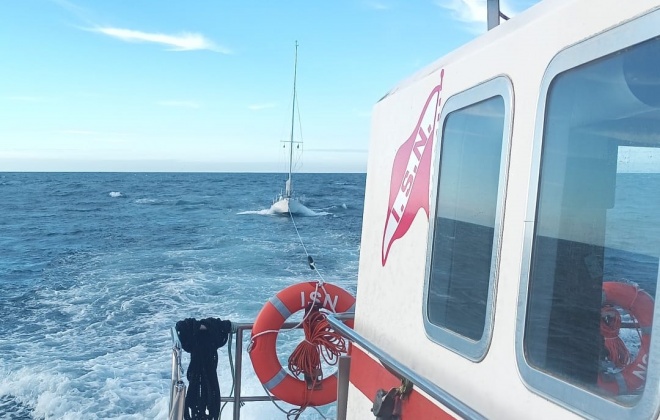 Estação Salva-vidas de Sines resgata dois tripulantes de veleiro à deriva ao largo do cabo de Sines