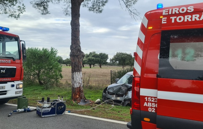 Despiste provoca um ferido grave no EN 2 perto do Torrão em Alcácer do Sal