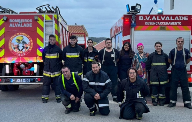 Bombeiros de Alvalade realizaram desfile e simulacro em São Domingos