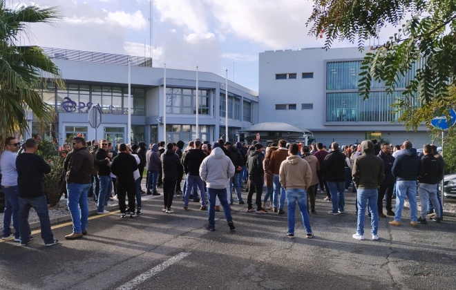 Trabalhadores da PSA Sines manifestaram-se esta manhã por melhores condições salariais