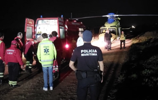 Resgatado pescador lúdico após queda numa arriba na Ponta da Atalaia em Aljezur