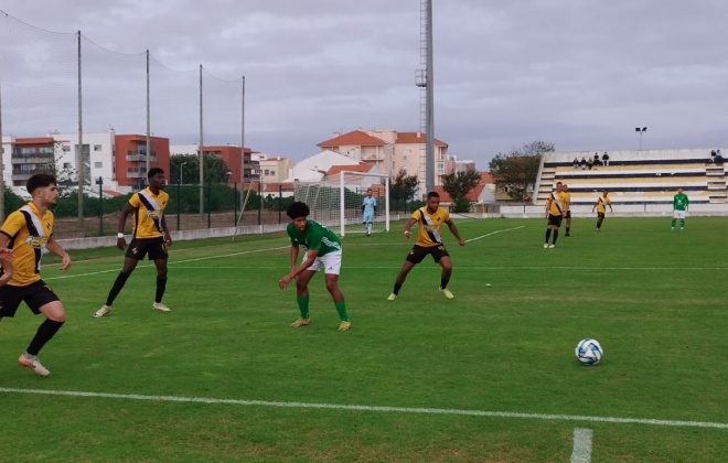 Vasco da Gama de Sines empatou a dois golos na Costa da Caparica