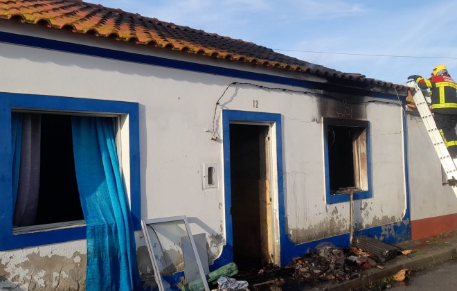 Incêndio consumiu habitação em Vale da Eira na Freguesia de Ermidas-Sado