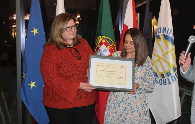 Rotary Club de Sines homenageou Otília Costa como Profissional do Ano 2024/2025