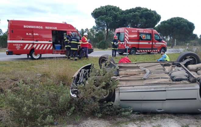 Despiste provoca dois feridos no IC1 em Alcácer do Sal