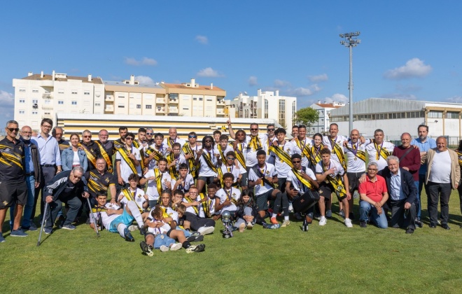 Juvenis do Vasco da Gama receberam as faixas de Campeões Distritais da 1.ª Divisão da A.F. Setúbal