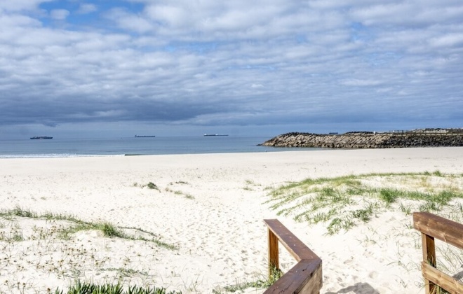 Praia de São Torpes no concelho de Sines é uma praia com zero poluição