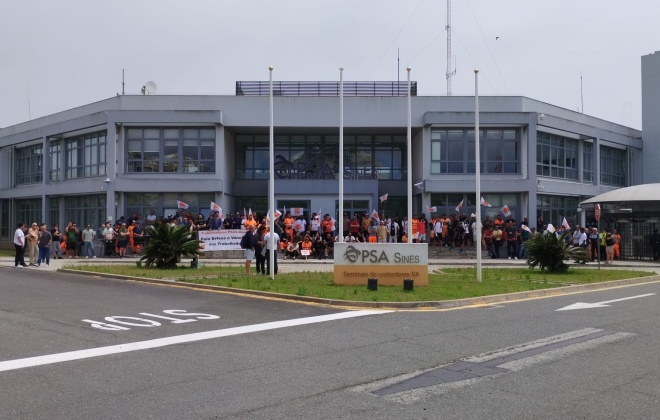 Trabalhadores da PSA Sines e da LaborSines exigem soluções para os problemas laborais