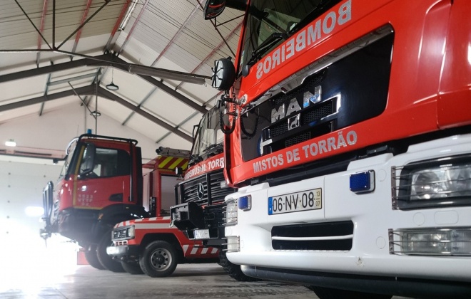 Bombeiros do Alentejo Litoral combatem incêndio em Évora