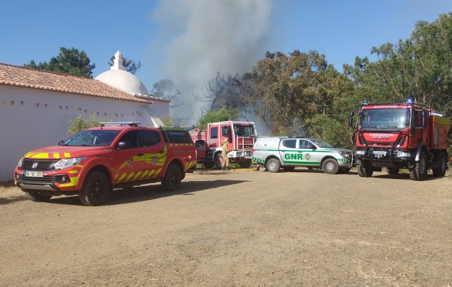 Incêndio consumiu área florestal na Ribeira de Moinhos em Sines