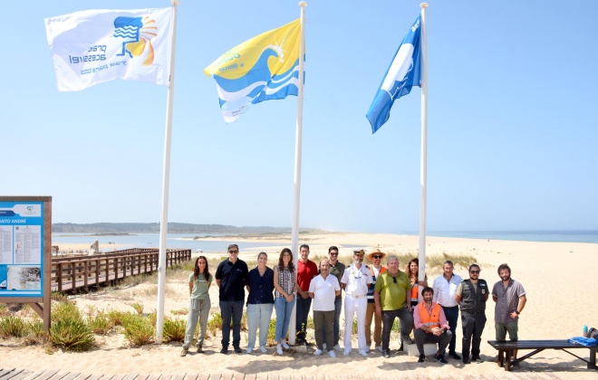 Praias de Santiago do Cacém já têm as Bandeiras Azuis hasteadas