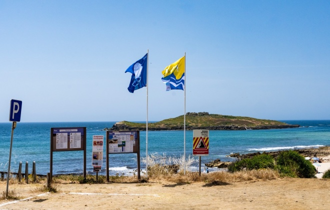 Praias do concelho de Sines já tem hasteadas as bandeiras