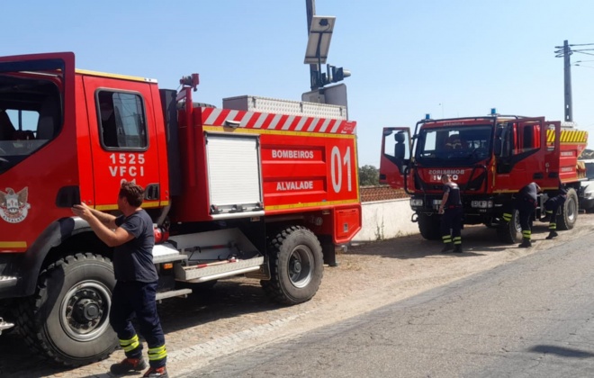 Bombeiros do Alentejo Litoral reforçam combate a incêndio em Alandroal