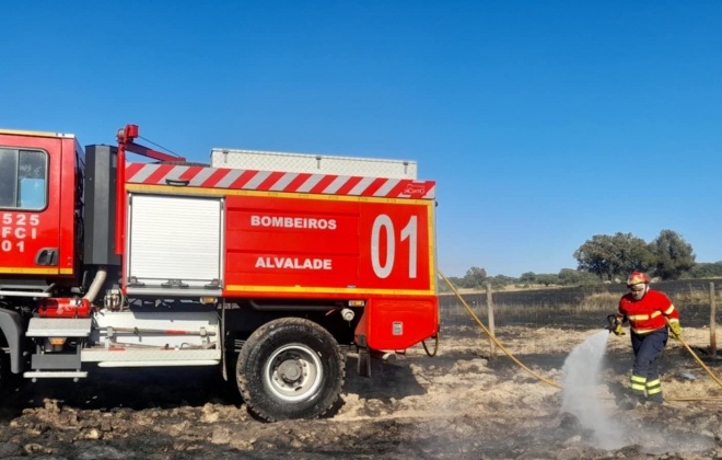 Incêndio consumiu área agrícola em Vale da Eira no concelho de Santiago do Cacém