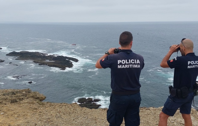 Retomadas buscas por pescador desaparecido na ponta da Atalaia em Aljezur