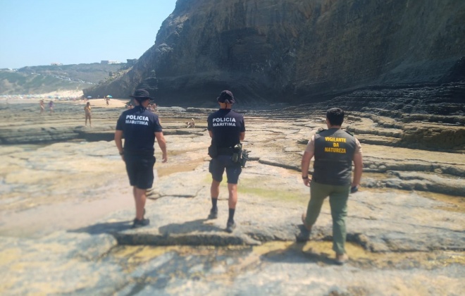 Polícia Marítima e ICNF fiscalizam apanha de moluscos no Parque Natural do Sudoeste Alentejano e Costa Vicentina