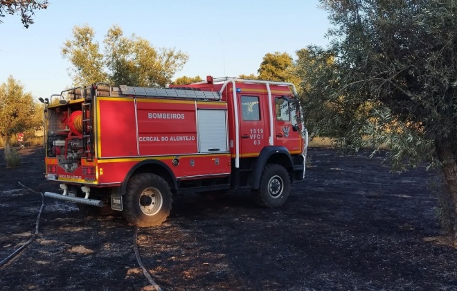 Bombeiros do Alentejo Litoral apoiam combate a incêndio em Portel