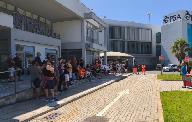 Trabalhadores da PSA Sines e Laborsines em greve admitem endurecer a luta em setembro (com áudio)