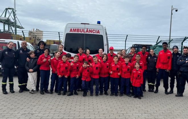 Infantes e Cadetes dos Bombeiros de Sines visitaram a Capitania do Porto de Sines