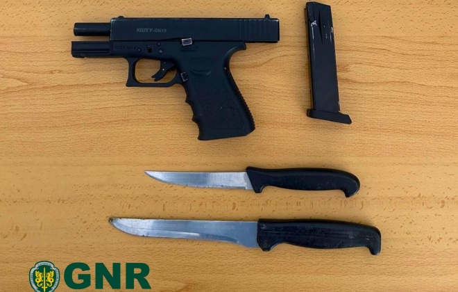 Homem detido por posse de arma de fogo junto a estabelecimento de ensino em Sines