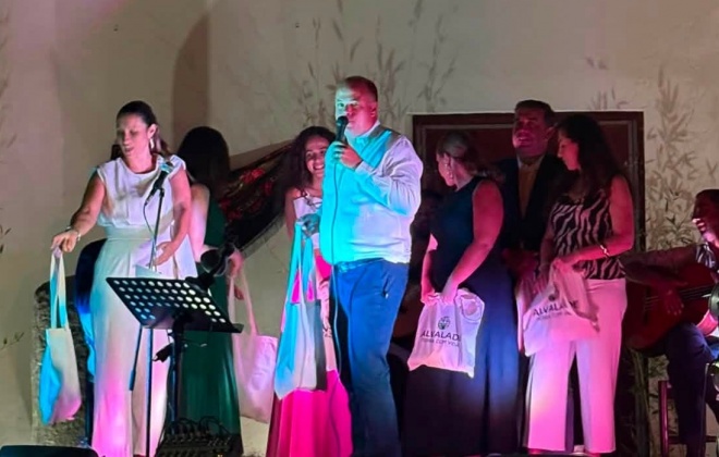 Noite de Fados reúne centenas de pessoas na Praça D. Manuel I em Alvalade