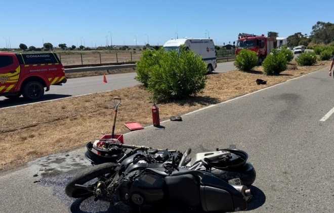 Jovem de 22 anos sofre ferimentos ligeiros após despiste de motociclo em Sines